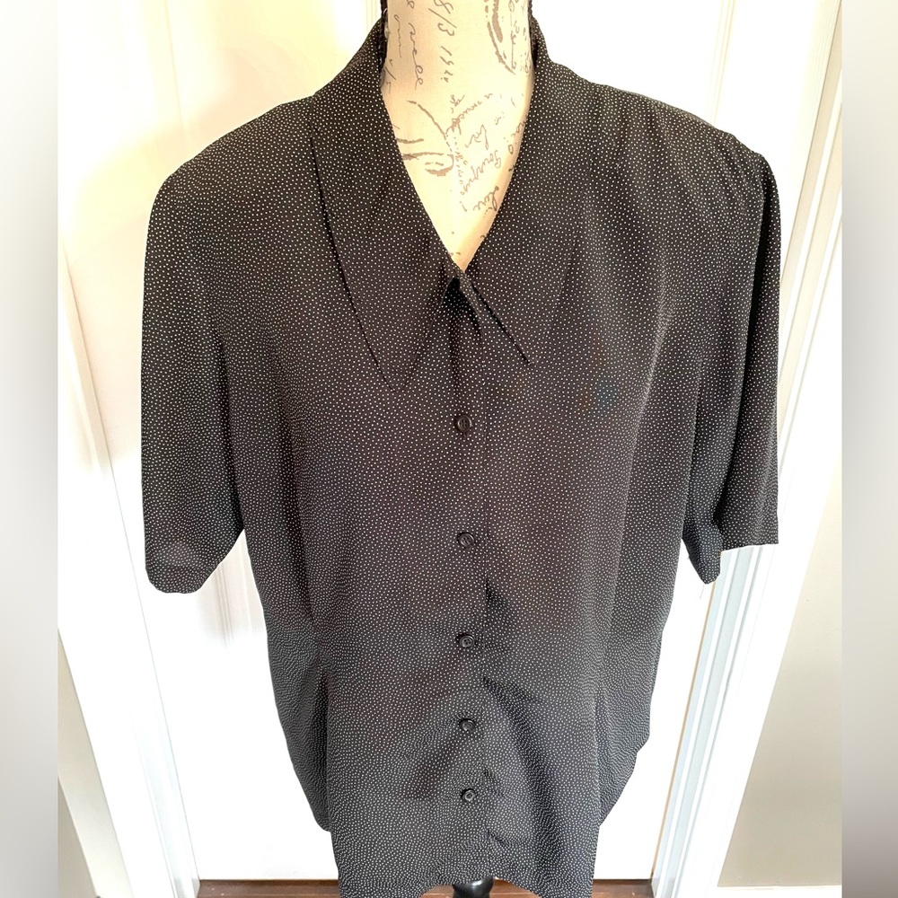 ⭐️Vintage⭐️ LIZ CLAIBORNE Short Sleeve Black Blouse White Dots, Collar Button Up